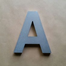 Lettre en relief 3D en zinc ARIAL