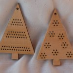 Duo de sapins en bois pour déco de Noël à broder soi-même 