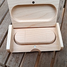Clé Usb 128 Go 3.0 dans coffret personnalisé bois clair d'érable