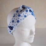 Bandeau adulte coloris bleu avec petites fleurs