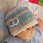 Bonnet poupée blanc, crème et bleu gris, crocheté main