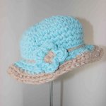 Chapeau en coton pour poupée de couleur vert piscine et taupe avec fleur