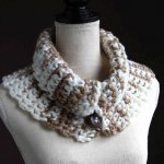 Snood adulte laine acrylique marron blanc 3 boutons bois
