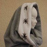 Snood capuche polaire grise avec bordure blanche