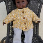 Veste poupée jaune blanche et grise 