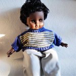 Pull poupée bleu roi, rayures jaunes et grises
