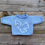 pull poupée bleu clair avec colombe de la paix