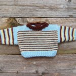 Pull poupée à fines rayures marron, jaune et bleu