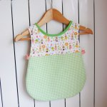 Tablier chasuble enfant 1-2 ans motifs lapins, fleurs et vichy vert