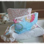 Trousse de toilette en coton turquoise rose motif Paris roses et nœuds