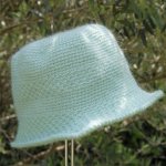 Chapeau enfant fait main en laine mohair vert clair