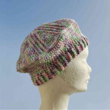 Béret enfant aux couleurs pastel vert blanc rose et lavande 