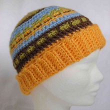 Bonnet jacquard enfant crocheté main jaune, marron, vert et bleu ciel
