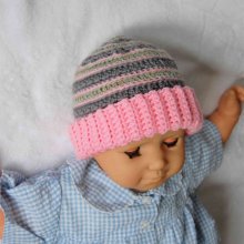 Bonnet pour poupée crocheté main rose bonbon, gris et vert