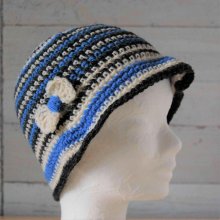 Chapeau cloche enfant à rayures gris, beige et bleu avec nœud crème