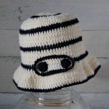 Chapeau pour poupée bleu marine et crème