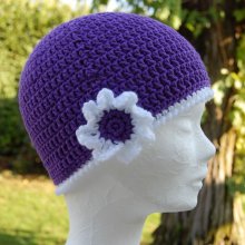 Chapeau enfant forme année 20/30 couleur violet et blanc avec fleur au côté