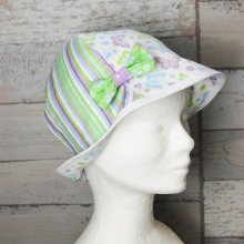 Chapeau cloche en coton motif rayures et papillons