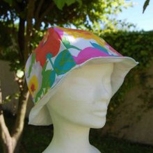 Chapeau adulte toile fleurie doublé coton blanc