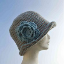 Chapeau cloche rayures taupe et bleu ciel