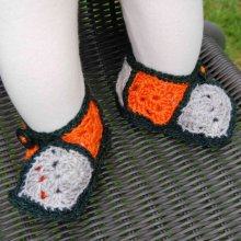 Paire de chaussons vert, orange, gris et beige 