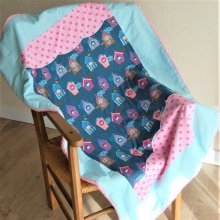 Couverture pour lit enfant hiboux nichoirs fleurs