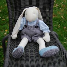 Lapin en toile avec grandes oreilles