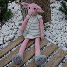 Poupée cochon rose avec sa robe et son sac