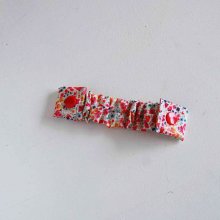Bande attache masque petites fleurs et pressions rouges