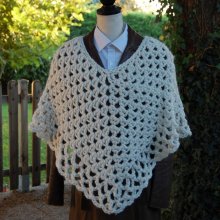 Poncho ajouré adulte de couleur crème