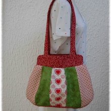 Sac  pour femme en coton patchwork de tissus aux couleurs rouges, vertes, roses et blancs de style montagnard