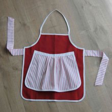 tablier enfant toile rouge foncée et jupette coton à rayures rose/grise