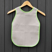 Tablier chasuble en toile grise biais vert pour enfant