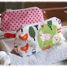 trousse de toilette pour enfant en coton motif ferme et pois