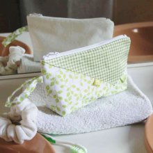 Trousse de toilette en coton blanc-vert, zip blanc  et rubans satin