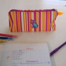 Trousse en coton à rayures rose blanc jaune avec motif chouette