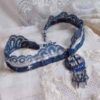 Collier pendentif  Pampilles Bleu-Marine et Argentée