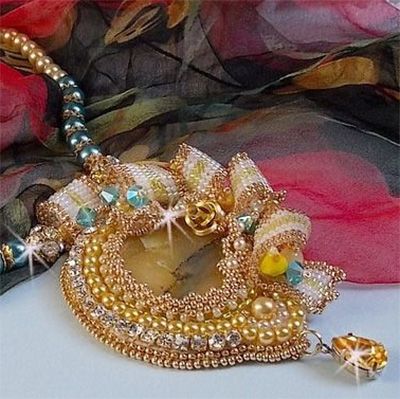 Création de Bijoux Artistiques. Bijoux Fantaisies et Bijoux brodés à l'aiguille