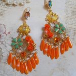 BO Roseraie Orange Roses créées avec des strass et des cabochons en Crystal de Swarovski, des fleurs, des dagues couleurs Orange, des cabochons en verre et des accessoires de qualité