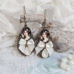 BO Charme Shabby Chic créées avec perles Cristal Swarovski, cabochons loupes, strass, crochets laitons