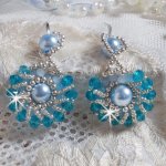 BO  Ode Bleu et Argent avec rocailles aux nuances de Light Blue, Bleu Zircon et Argent à laquelle s’ajoute : perles rondes nacrées en Cristal, perles en Verre et crochets en Argent 925