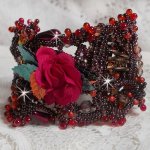 Bracelet manchette Belle Hélène pour une mode vintage avec des fleurs en tissu mis en forme avec rocailles Dark Bronze, bugles et mini-goutte en verre, facettes, calcite, perles et cristaux