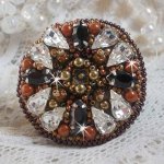 Bague Amber Romance brodée avec des Cristaux de Swarovski Crystal et Noir, des perles magiques et des rocailles