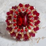 Bague Rubis brodée avec un cabochon en cristal de bohème brodée façon Rubis