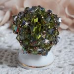 Bague Olivine avec des Cristaux de Swarovski et des perles de bohême