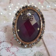 Bague chic burgundy ovale, cabochon verre purple strassé de cristaux colorés, estampe, support bague laiton, une époque baroque