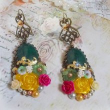 BO Jade Flowers créées avec des cabochons ovales en Jade de Malaisie, des cristaux de Swarovski, perles en résine, des fleurs en verre avec des accessoires de qualité 