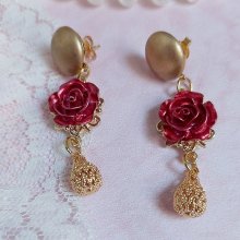 BO Lya Roses composées de breloques laitons, pendentifs avec roses métal, perles verres et clous en laiton