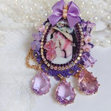 Pendentif Petit Bonheur créé avec breloques poires, fleurs verres, nœud satin et Cristal Swarovski