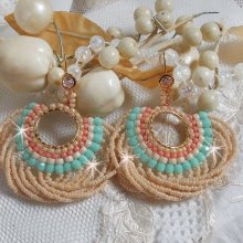 BO Ronde de perles avec des perles, rocailles Miyuki et Matubo en verre de couleur Menthe/Beige/Saumon/Caramel montés sur des anneaux créoles avec des crochets en Laiton, une élégance à porter.